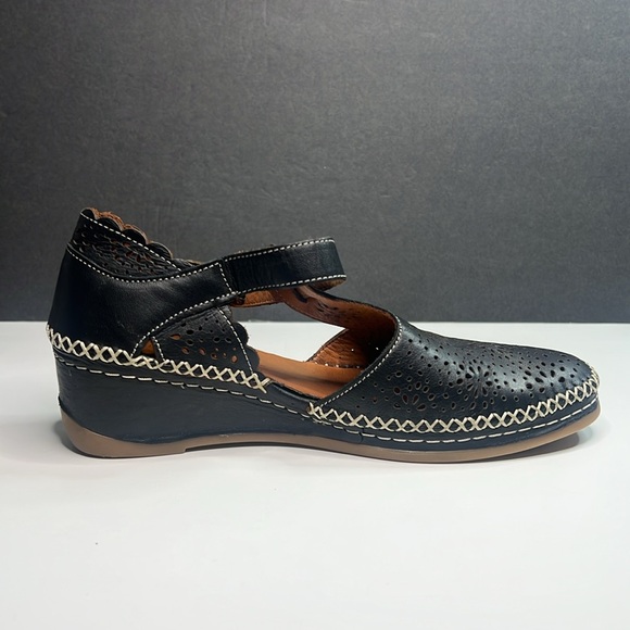 Spring Step Shoes Women's Size 7.5 Black Airy Roxela T-Strap Embroidery Sandals - Picture 2 of 12